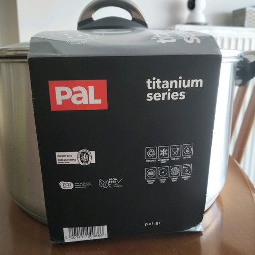 Pot 24cm new with original packaging