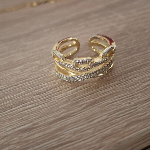 Steel ring in gold color with adjustable opening