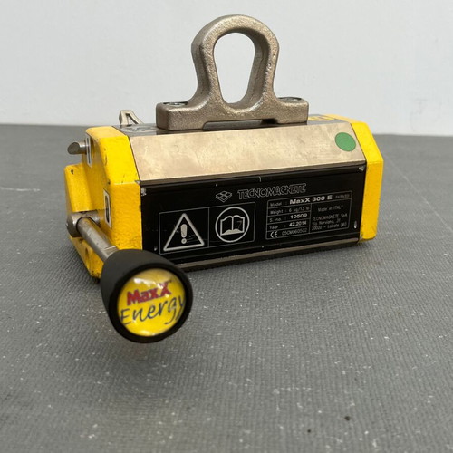Max 300 lifting magnets with operating lever like new