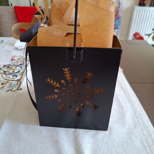 Metal packaging case used for 2 drinks