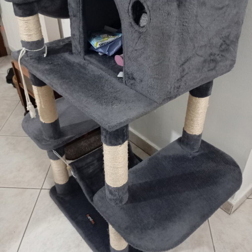 Large Cat Tree scratching post like new