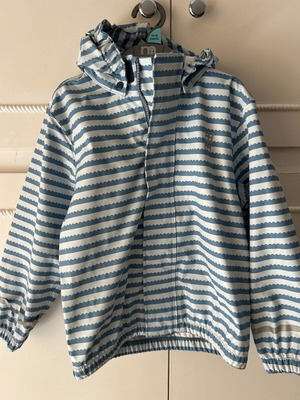 Children's waterproof jacket like new for 5-6 years with removable hood