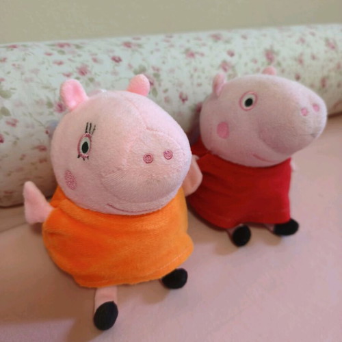 Peppa Pig plush toys used with suction cup