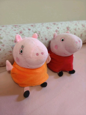 Peppa Pig plush toys used with suction cup