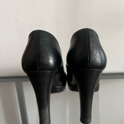 Black leather heels used, size 37