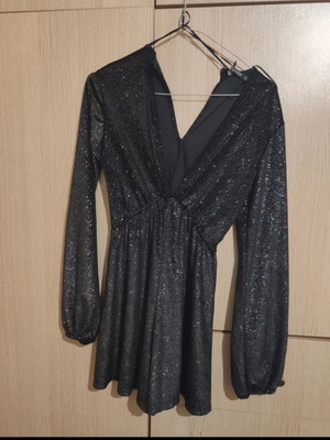 Pull&Bear μαύρο glitter φόρεμα με V-λαιμό, βραδινό στιλ