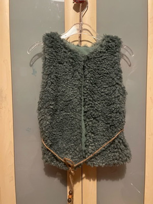 Children's fur vest like new, green, size 116 cm