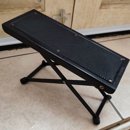 Guitar footstool metal foldable with height adjustment