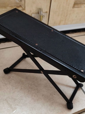 Guitar footstool metal foldable with height adjustment