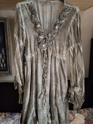 Be You women's dress, silk and cotton, bell sleeves, decorative stones, medium