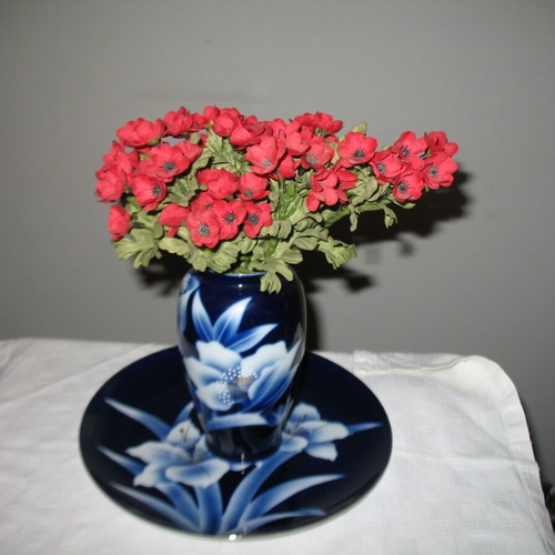 Tajimi Pottery vase and plate set like new, cobalt blue