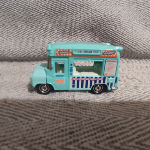 Matchbox ice cream van toy car used, 7 cm