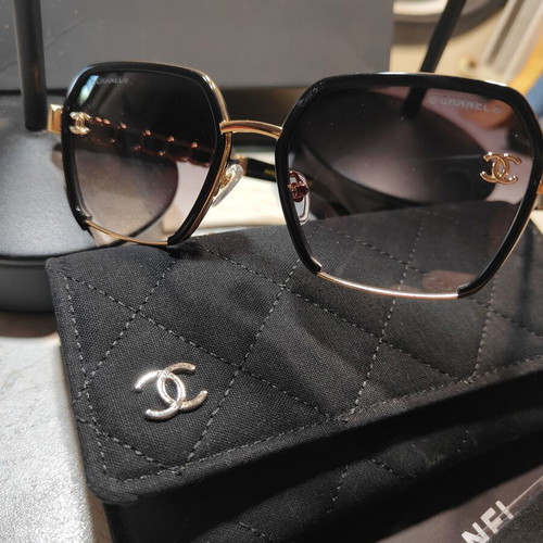 Chanel A95105 X09962 sunglasses new, black and gold