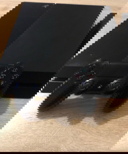 PS4 FAT IN GOOD CONDITION