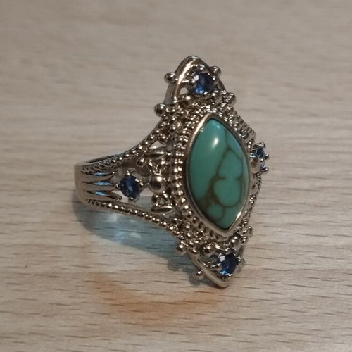 Turquoise ring like new, white gold plated, inner diameter 18 mm