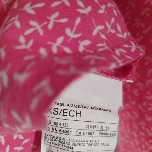 Benetton shirt XS pink like new