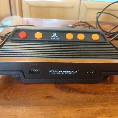 Atari Flashback console like new with two controllers and many games