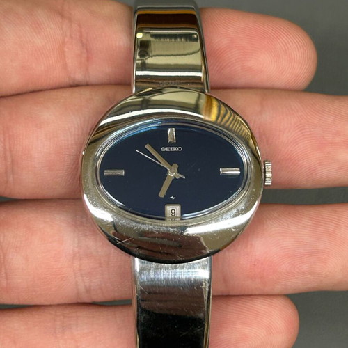 Seiko Oval Ladies watch like new, stainless steel, flawless condition
