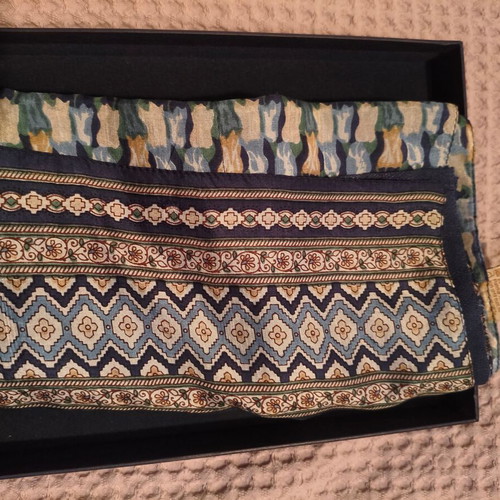 Double-sided scarf like new, 50% silk, blue and brown