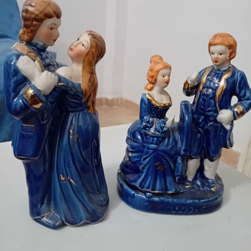Porcelain figurines used, pair