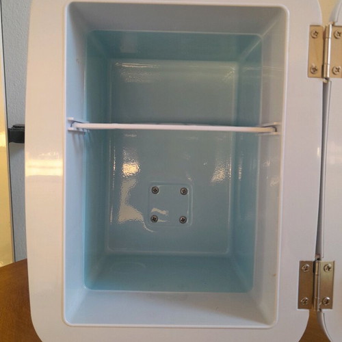 Stylpro cosmetic fridge used, needs repair
