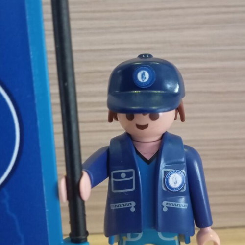 Playmobil fan of Iraklis figure like new with flag base