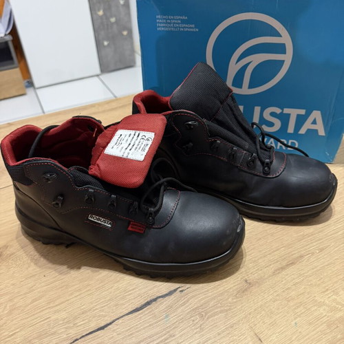 Robusta Work Shoes new, size 44, black