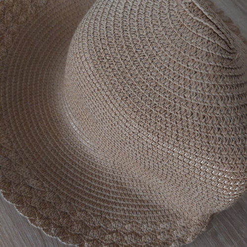 Women's Paper Straw Hat like new, one size, beige