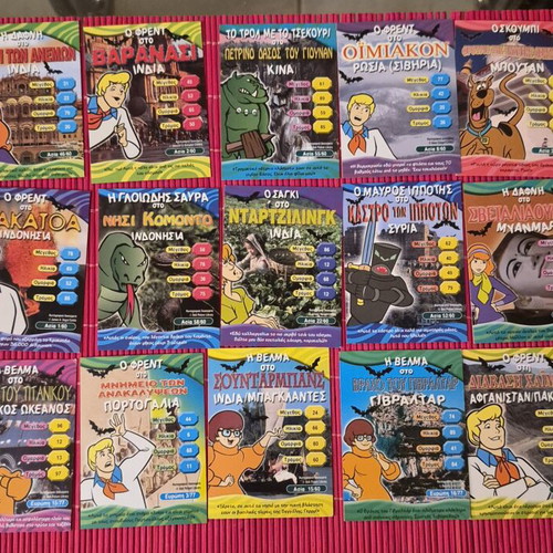 Scooby-Doo World of Mystery collectible card set like new, 332 pieces