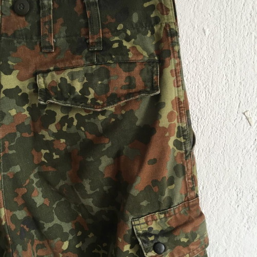 Vintage German military camouflage cargo pants S