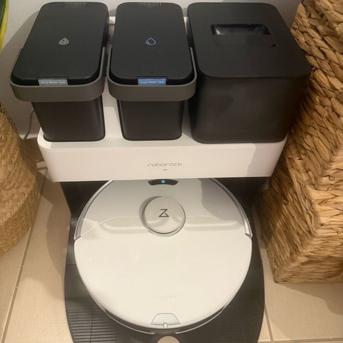 Roborock S7 robotic vacuum like new with docking station