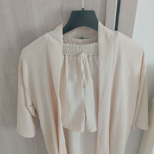 Set in ecru color