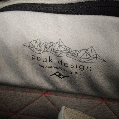 Peak Design Everyday Sling 10L used, crossbody bag black and gray