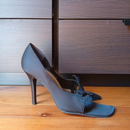 Leather women's black pumps like new, size 40