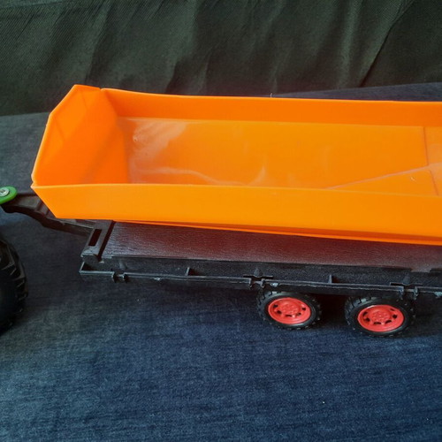 Toy tractor with trailer like new, fully functional