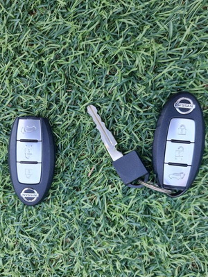 Nissan Xtrail T32 2 keys and driver lock cylinder genuine 2017+