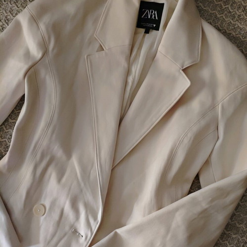 White Zara jacket with shoulder pads, size XS, like new