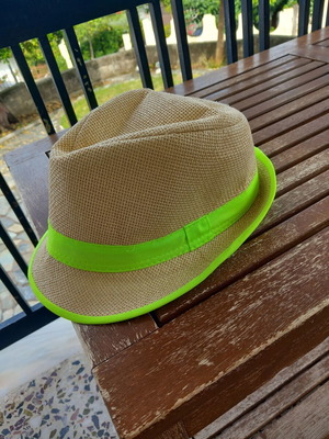 Beach hat new, size M, green colors