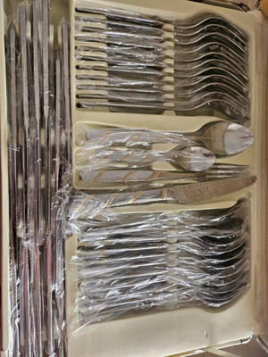 Royals 72-piece cutlery set in classic design, new