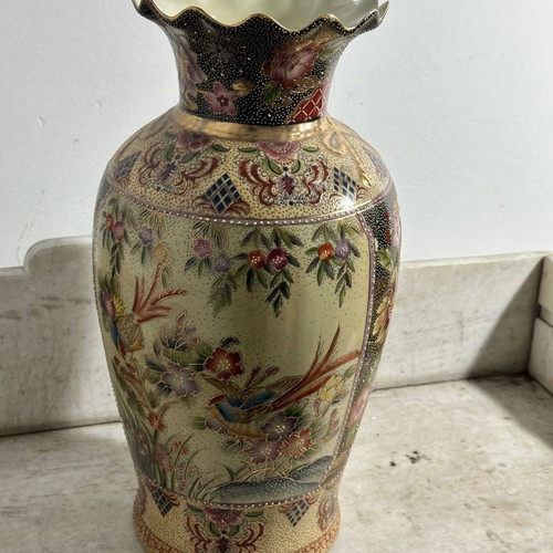 Old porcelain Chinese vase used, dimensions 46x25 cm