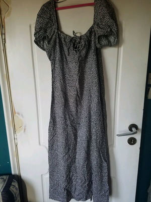 H&M Divided dress size S black and pink like new