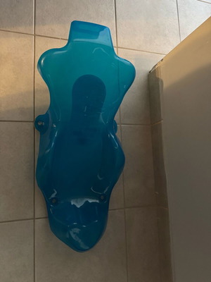 Baby bath safety base like new with suction cups