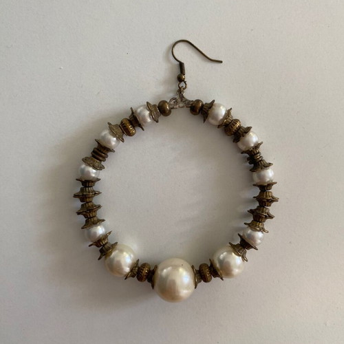 Handmade earring with pearls single
