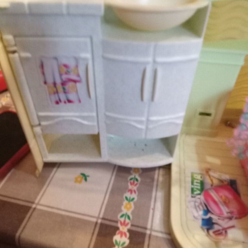Barbie dollhouse like new with radio