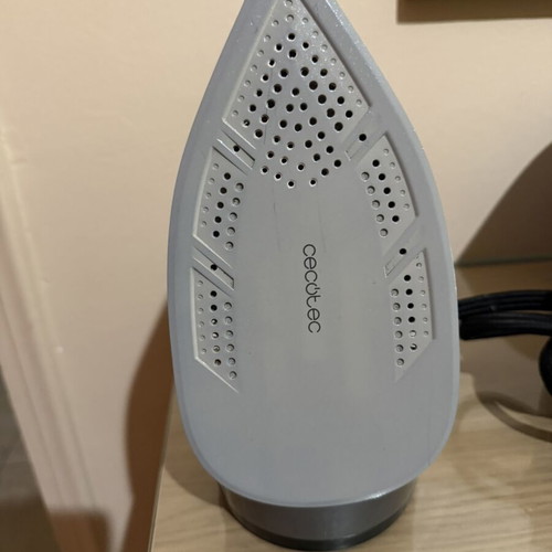 Cecotec steam iron like new