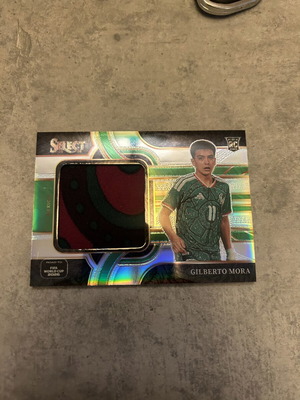 Gilberto Mora football patch collectible