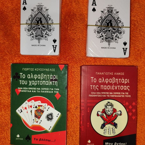 The Alphabet of Patience and Card Player like new, set with 2 booklets and 2 decks