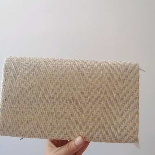 Straw handbag new, beige with gold weave and chain