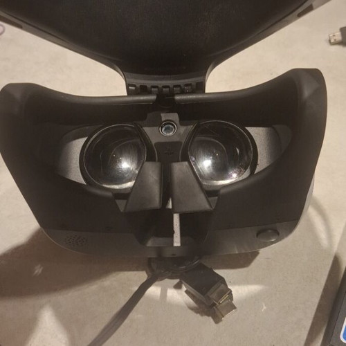 Sony VR PS4 headset used with cables and one game