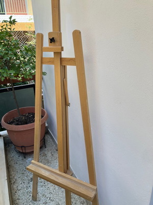 Wooden painting easel